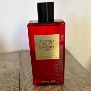 Victoria's Secret Bombshell Intense Fragrance Mist - Red and Black